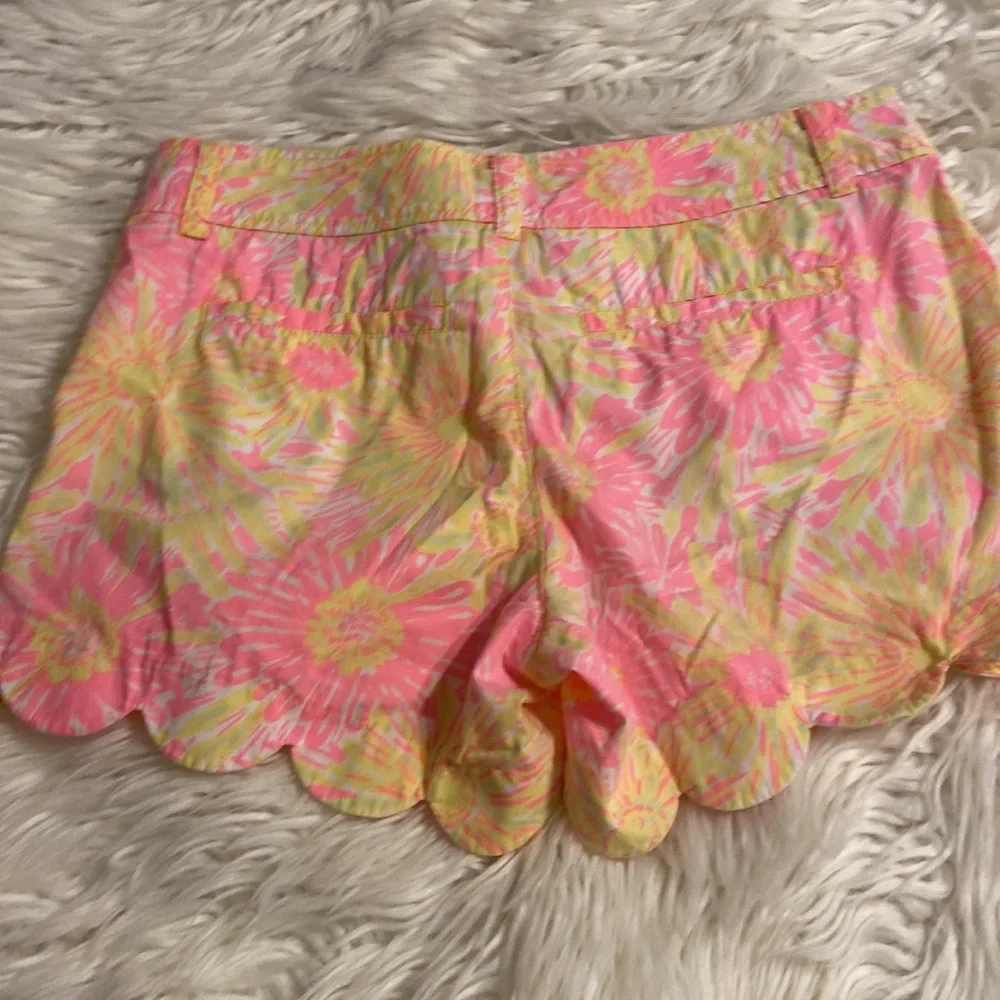 Lilly Pulitzer Buttercup Shorts size 4 excellent condition